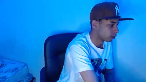 Snapshot of jeampier_sexy chatting on October 8, 12:18 am jeampier_sexy online show from October 8, 12:18 am