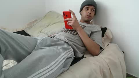 Snapshot of jeampier_sexy chatting on January 11, 6:01 pm jeampier_sexy online show from January 11, 6:01 pm