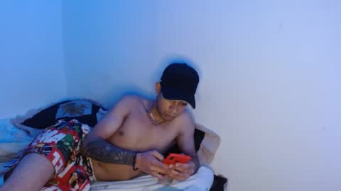 Snapshot of jeampier_sexy chatting on December 16, 2:25 am jeampier_sexy online show from December 16, 2:25 am