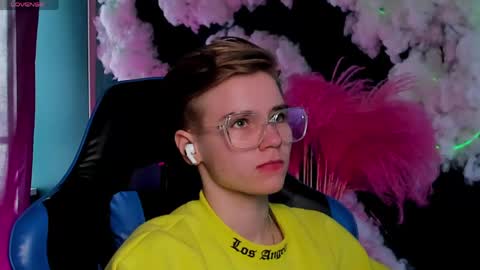 jean_wilsons online show from April 17, 11:12 am