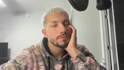 jeanwhitebianco online show from April 30, 12:37 am