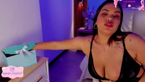 Jeen Taylor online show from January 7, 10:48 pm