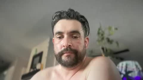 Guy Jones online show from November 13, 9:50 pm