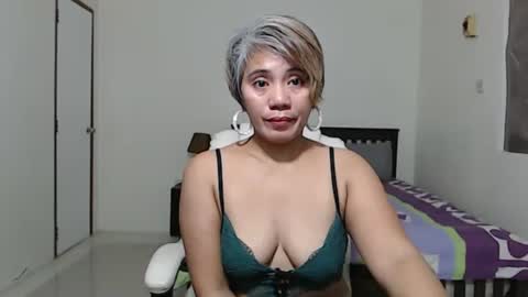Snapshot of jemm36 chatting on February 23, 8:17 am Jem online show from February 23, 8:17 am