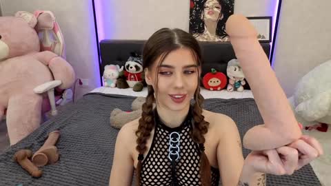 Dolly online show from September 25, 1:29 pm