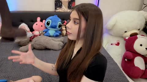 Dolly online show from November 8, 1:36 pm