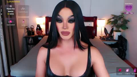 Queen Jenifer online show from April 3, 4:14 pm