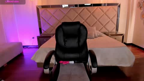 Jenna Olson  online show from March 3, 9:59 pm