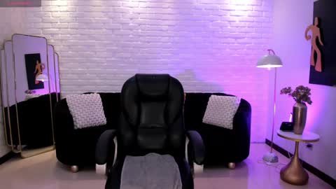 Jenna Olson  online show from February 7, 7:06 pm