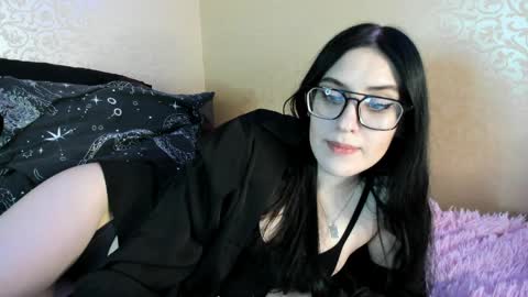 Helen online show from April 10, 6:45 pm