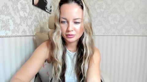 Jennifer online show from October 31, 6:19 pm