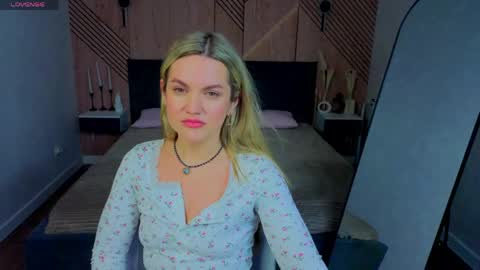 Jennifer Perezz online show from June 1, 6:20 pm