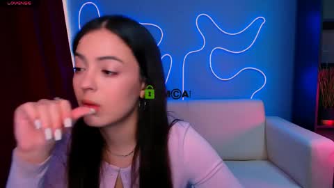 jennifer_sheil online show from March 15, 10:40 am