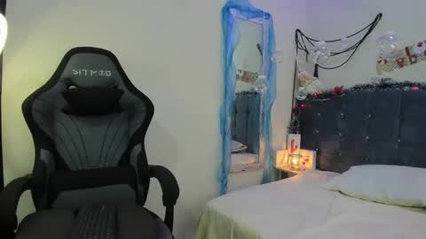 JenniferBrowl online show from December 18, 1:56 pm