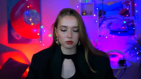 Jennifer online show from October 17, 1:37 pm