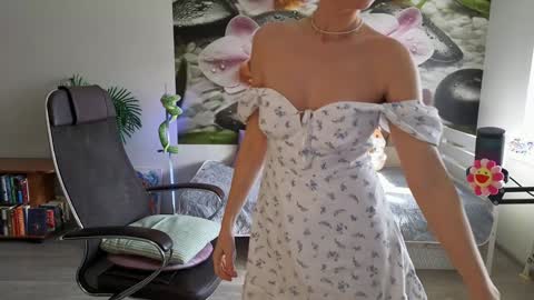 jennycutey online show from October 11, 4:06 am