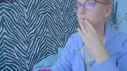   JennyShow online show from February 18, 9:09 am