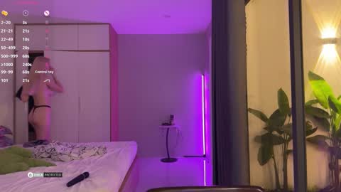 Jen  online show from January 7, 10:55 am