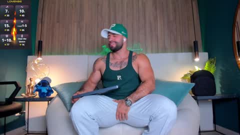 Snapshot of jeremy_harden chatting on January 20, 10:37 pm Jeremy online show from January 20, 10:37 pm