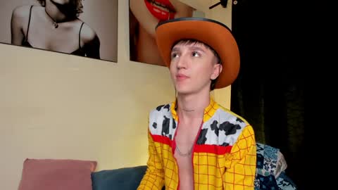 jero independent model online show from January 15, 6:01 am