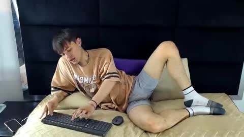 Jerom xx online show from October 24, 12:00 am