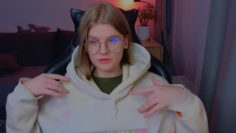  JessieVibes online show from February 6, 3:15 pm