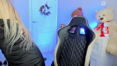 jess1ca_rabb1t online show from December 9, 6:01 am