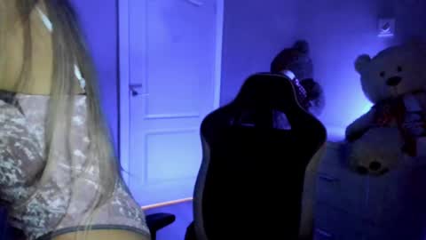 jess1ca_rabb1t online show from December 15, 11:34 am