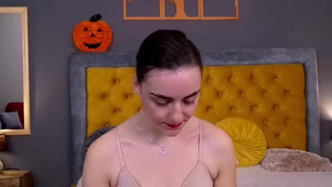 Jessica White online show from December 16, 5:14 am