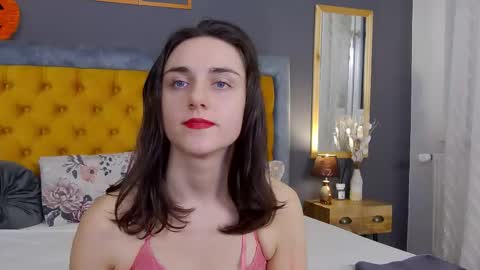 Jessica White online show from November 4, 4:58 am