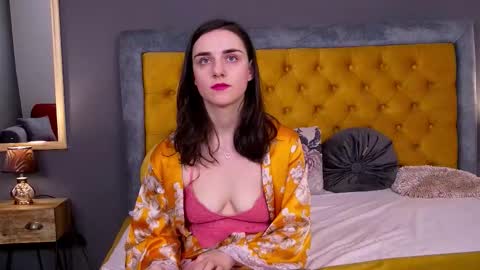 Jessica White online show from January 7, 5:01 am