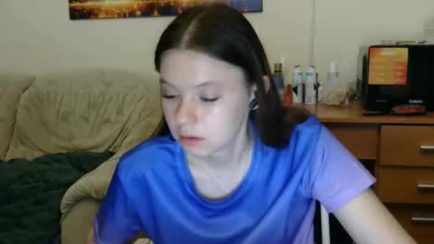 jessicaholland1 online show from June 7, 6:46 pm