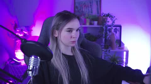 Jessica online show from December 10, 3:30 am