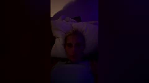 jessielivesloves online show from May 18, 9:15 am