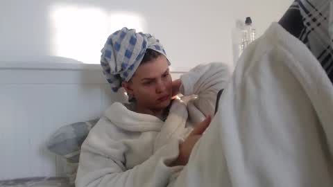 jessieryan online show from November 24, 6:45 am