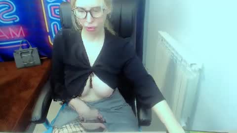 Snapshot of jessikaalba chatting on February 15, 12:26 am Victoria online show from February 15, 12:26 am
