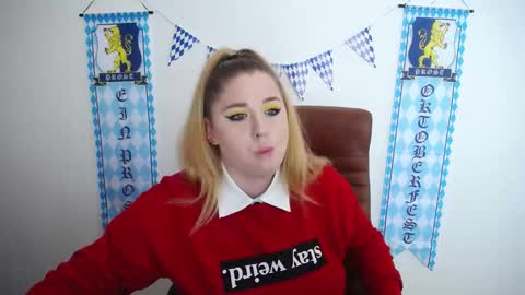 Jess online show from October 6, 7:59 am