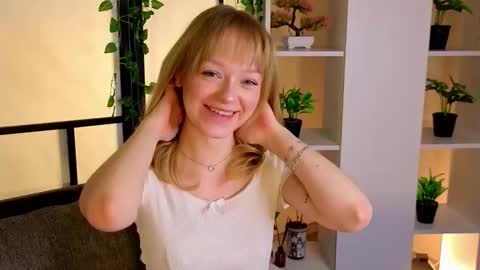 Gwen online show from February 14, 9:28 pm