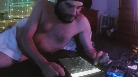 jglarsbel online show from May 30, 5:33 pm