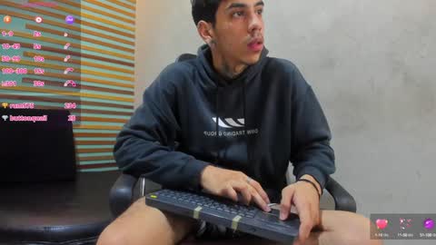 Snapshot of jharol_cardona chatting on January 26, 1:20 am Jharol online show from January 26, 1:20 am