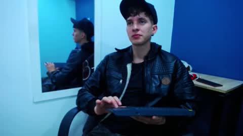 Jheampiero online show from November 28, 1:18 pm