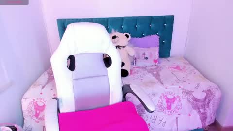 Jhiinny online show from February 12, 11:07 am