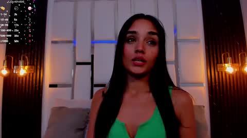 Snapshot of jhoanaduran_ chatting on January 29, 7:43 pm Jhoana online show from January 29, 7:43 pm
