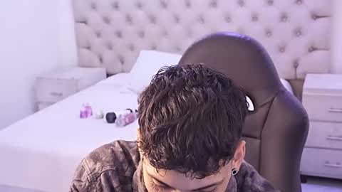 jhoanleandro online show from March 7, 5:40 am