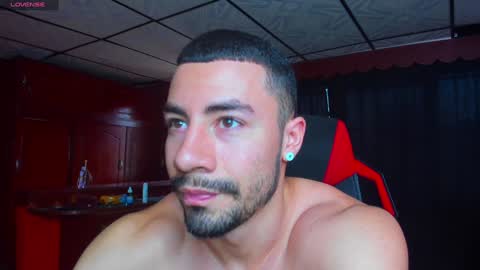 Jhojan Strong  online show from December 31, 10:01 pm