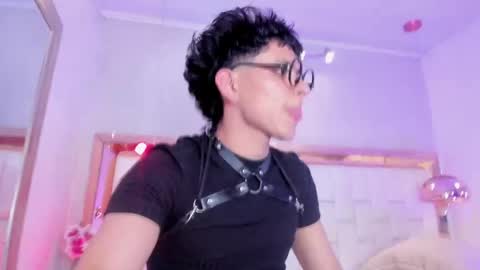JHONNATHAN online show from May 4, 8:26 pm
