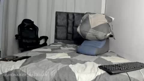 Jhonaiker online show from March 26, 4:51 am