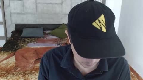 jhontorres018 online show from March 3, 7:21 pm