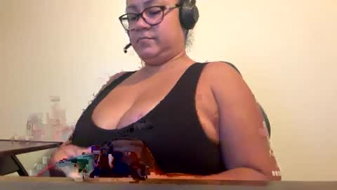 jiselledd online show from September 24, 5:19 pm