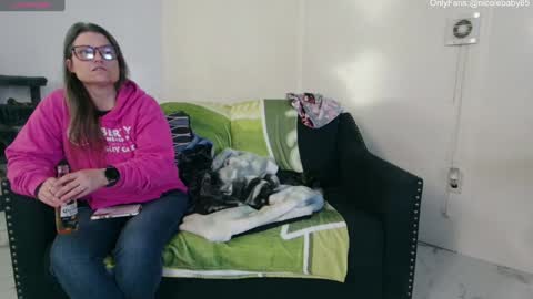 Nicole  Allen online show from December 8, 1:08 am